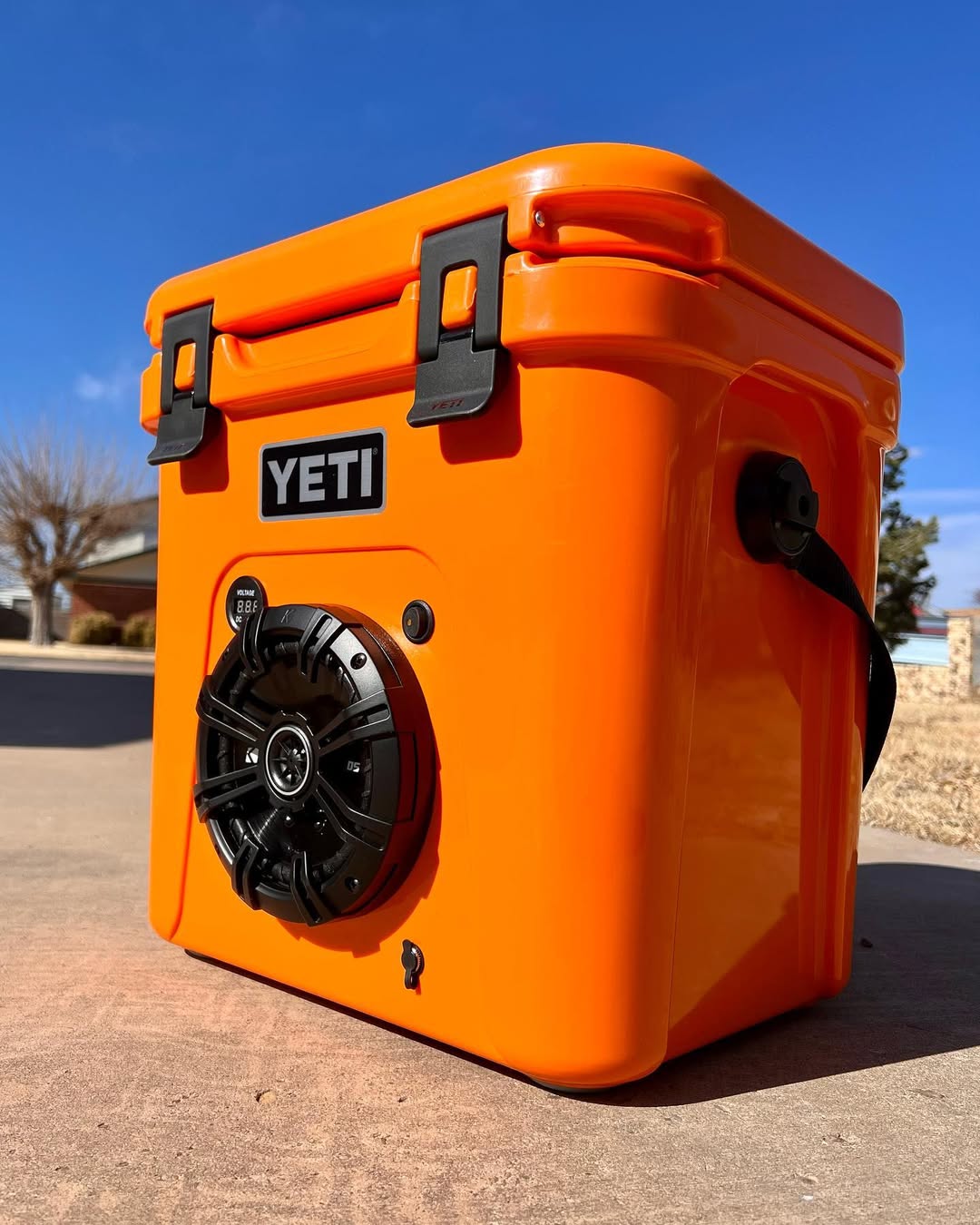 YETI Tundra 35 cooler UK TG Audio speaker system compact insulated cooler with RGB LED lighting Bluetooth outdoor portable cooler
