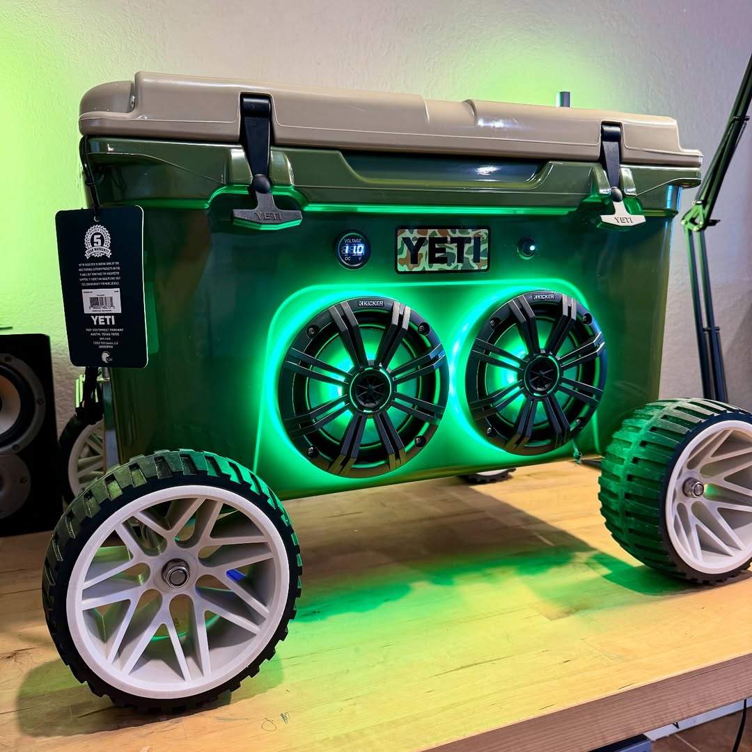 YETI Camo 45 cooler UK premium insulated cooler with Kicker audio system RGB LED rings Bluetooth amplifier outdoor camping cooler