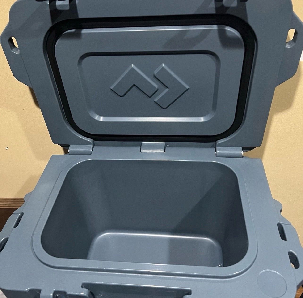 Dometic Patrol 20 Ocean Blue Cooler Box brand new insulated hard cooler for camping fishing and beach trips