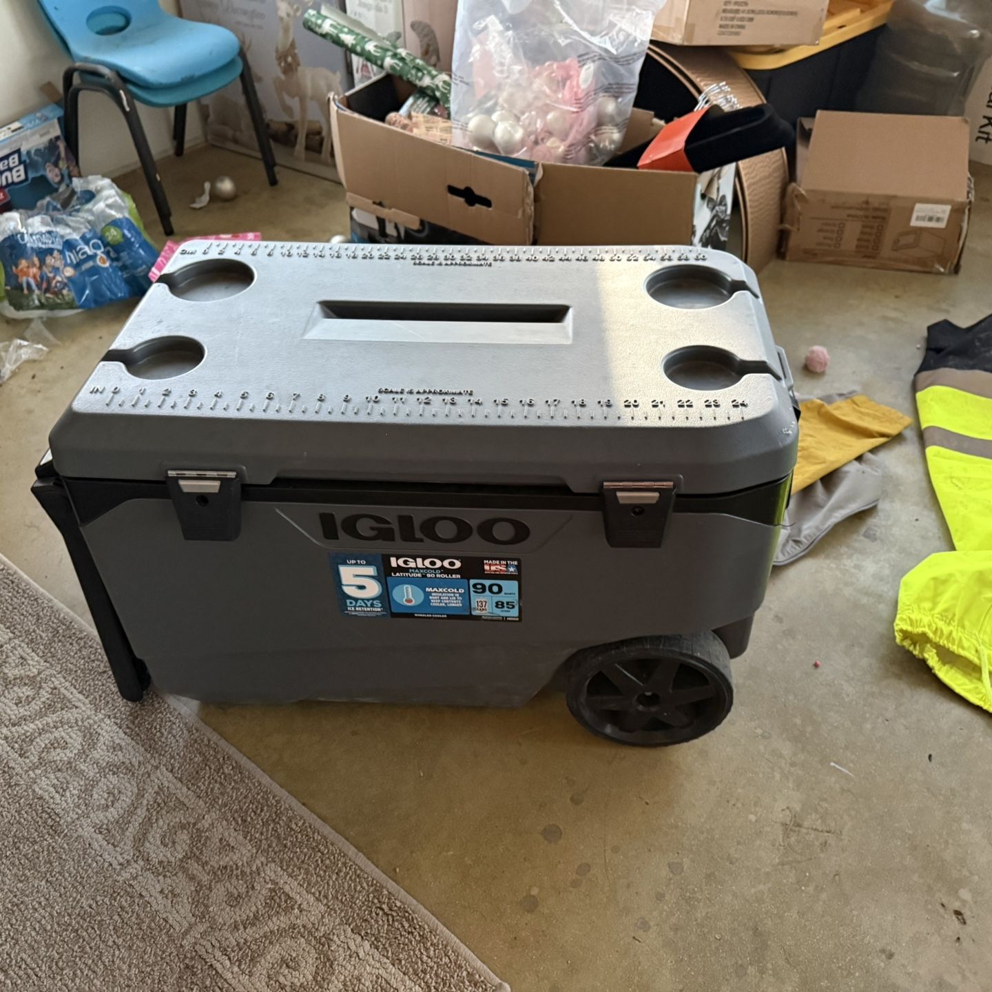 Igloo MaxCold Latitude 90QT Cooler UK Grey Wheeled Cooler