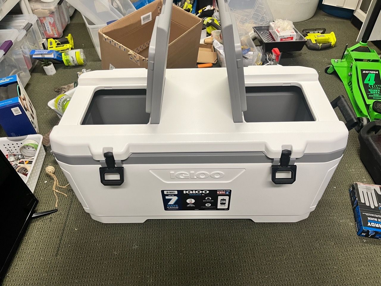 Igloo MaxCold XL 150QT Cooler UK White Brand New