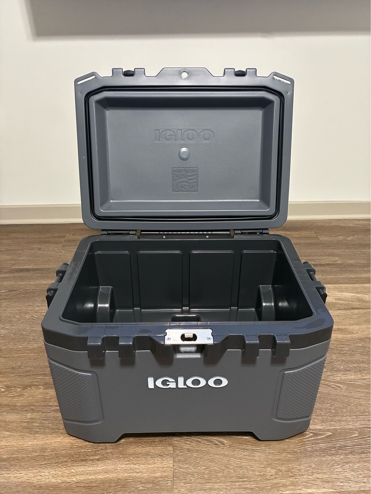 Igloo Trailmate 52 QT Wheeled Cooler UK Carbonite