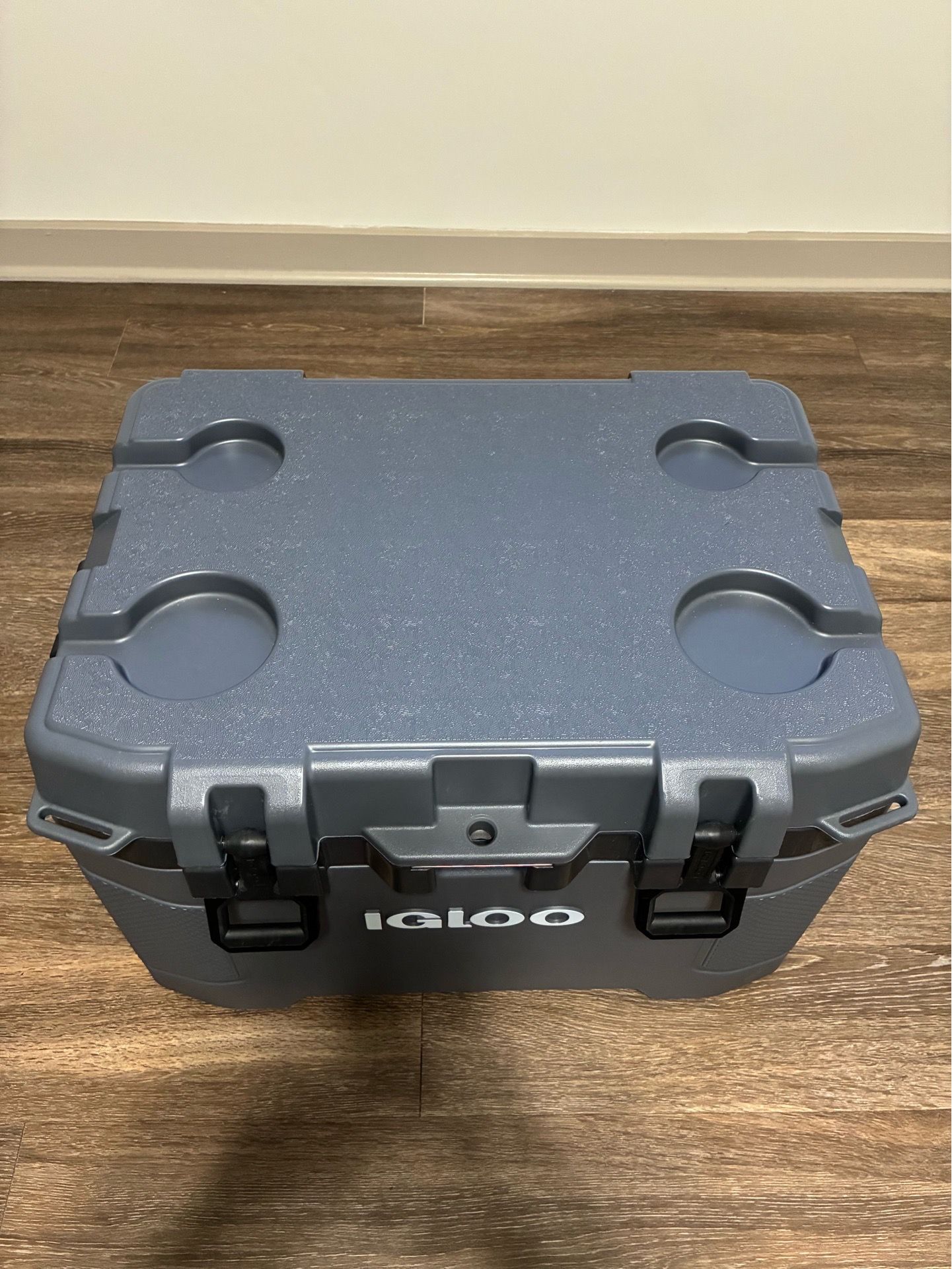 Igloo Trailmate 52 QT Wheeled Cooler UK Carbonite
