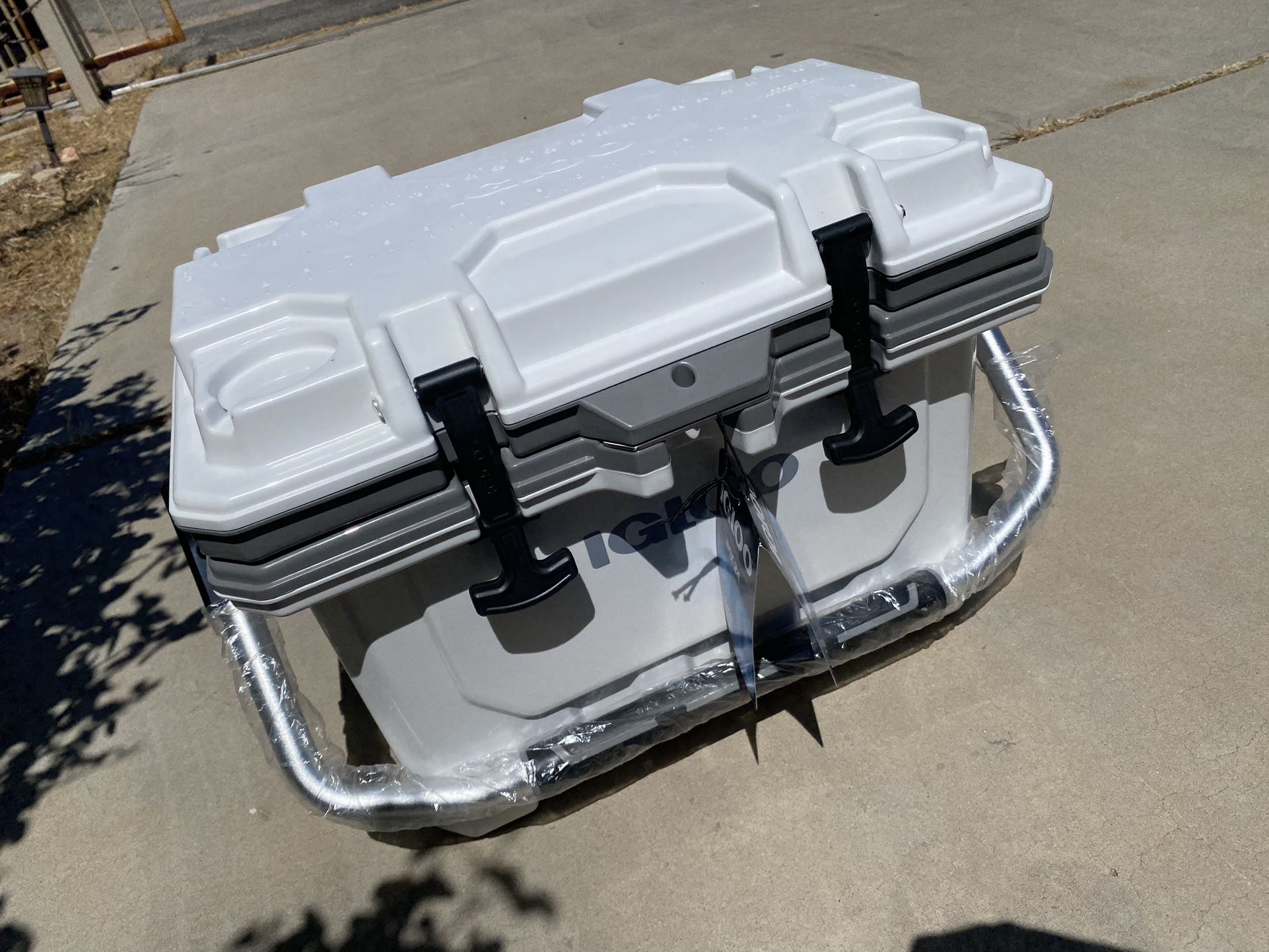 Igloo IMX 24QT Cooler UK White Brand New