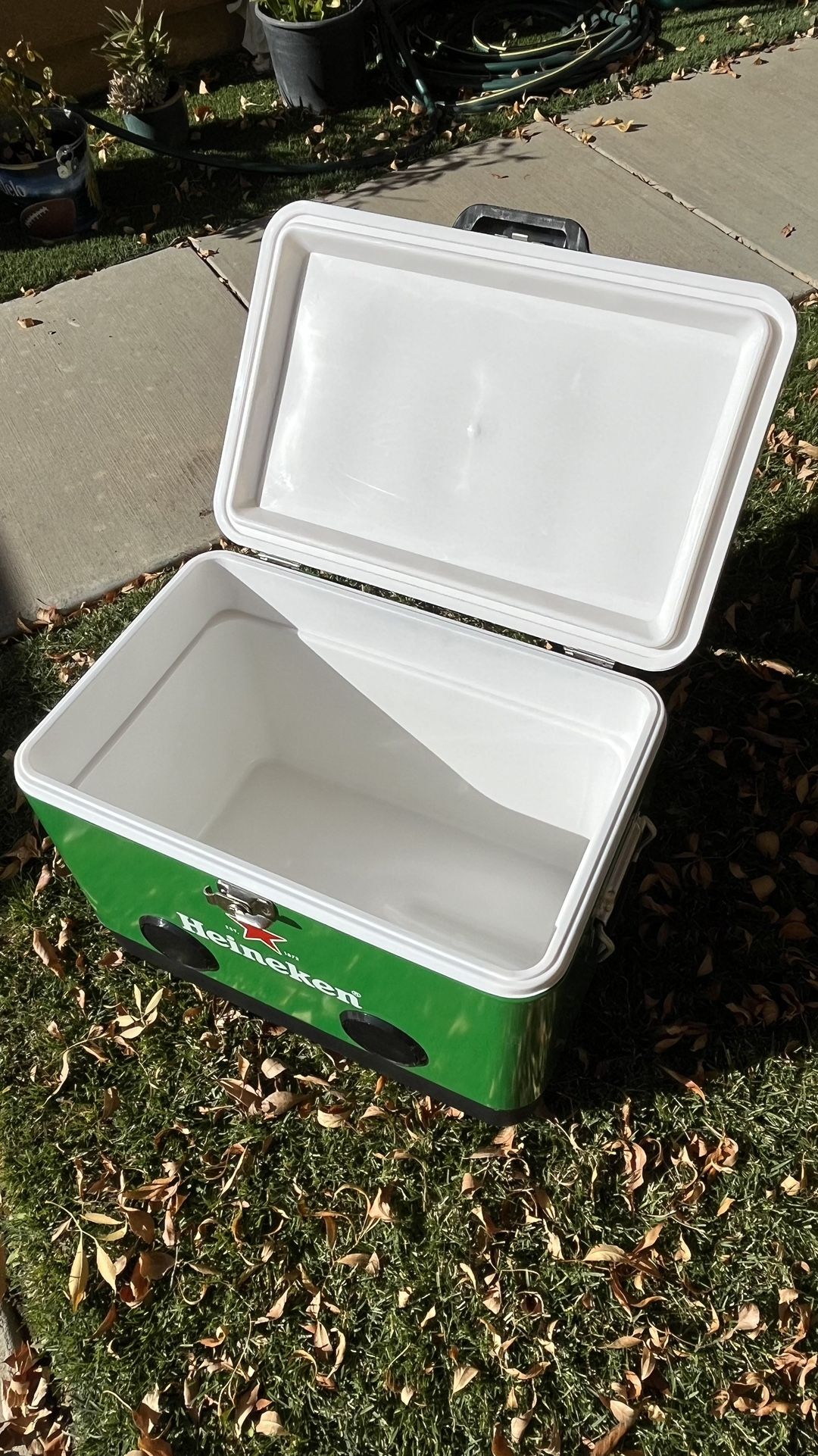 Heineken 54QT Bluetooth Cooler UK Green Metal Speaker Cooler
